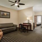 Country Inn & Suites