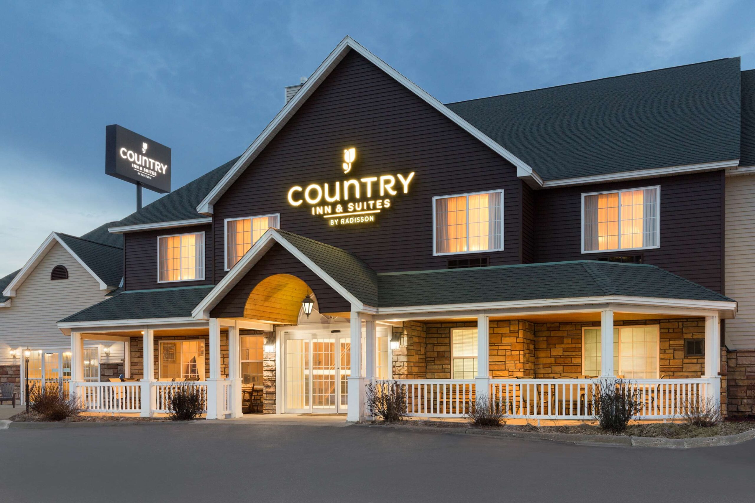 Country Inn & Suites