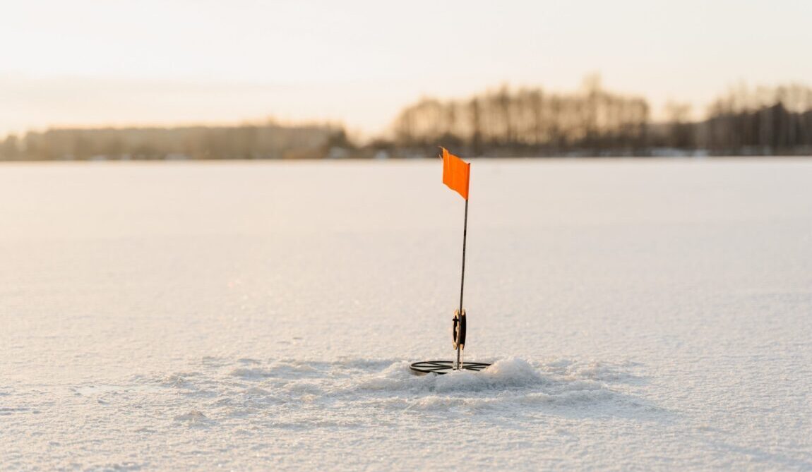 Tip Up Flag trick for Ice Fishing 