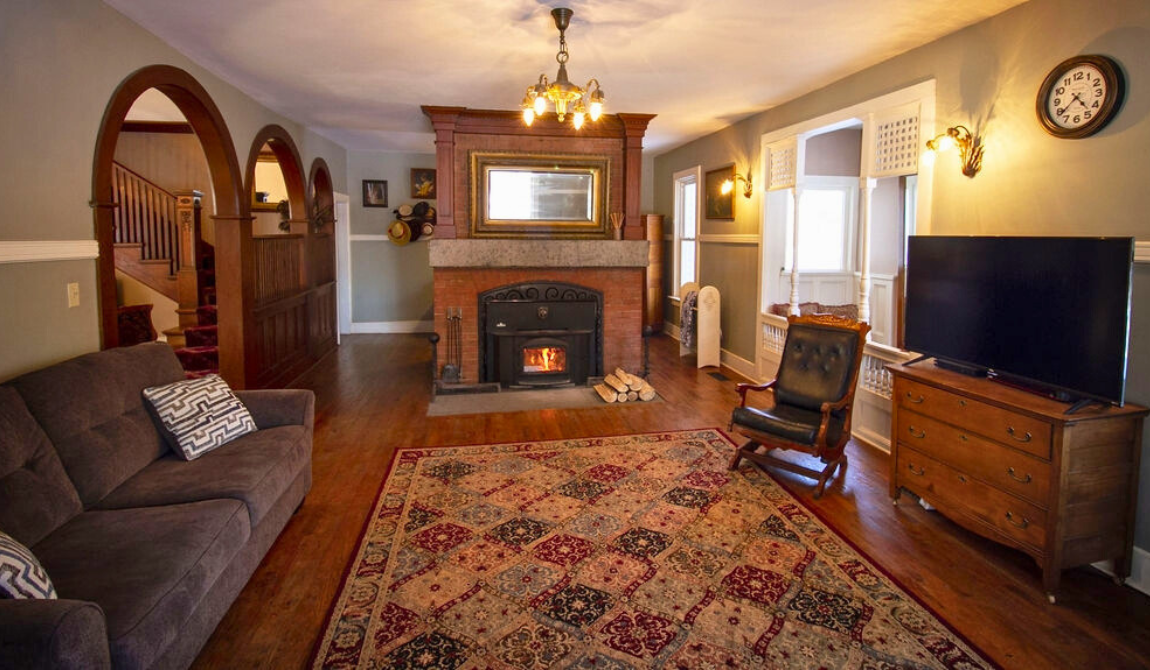 Meadow View Manor